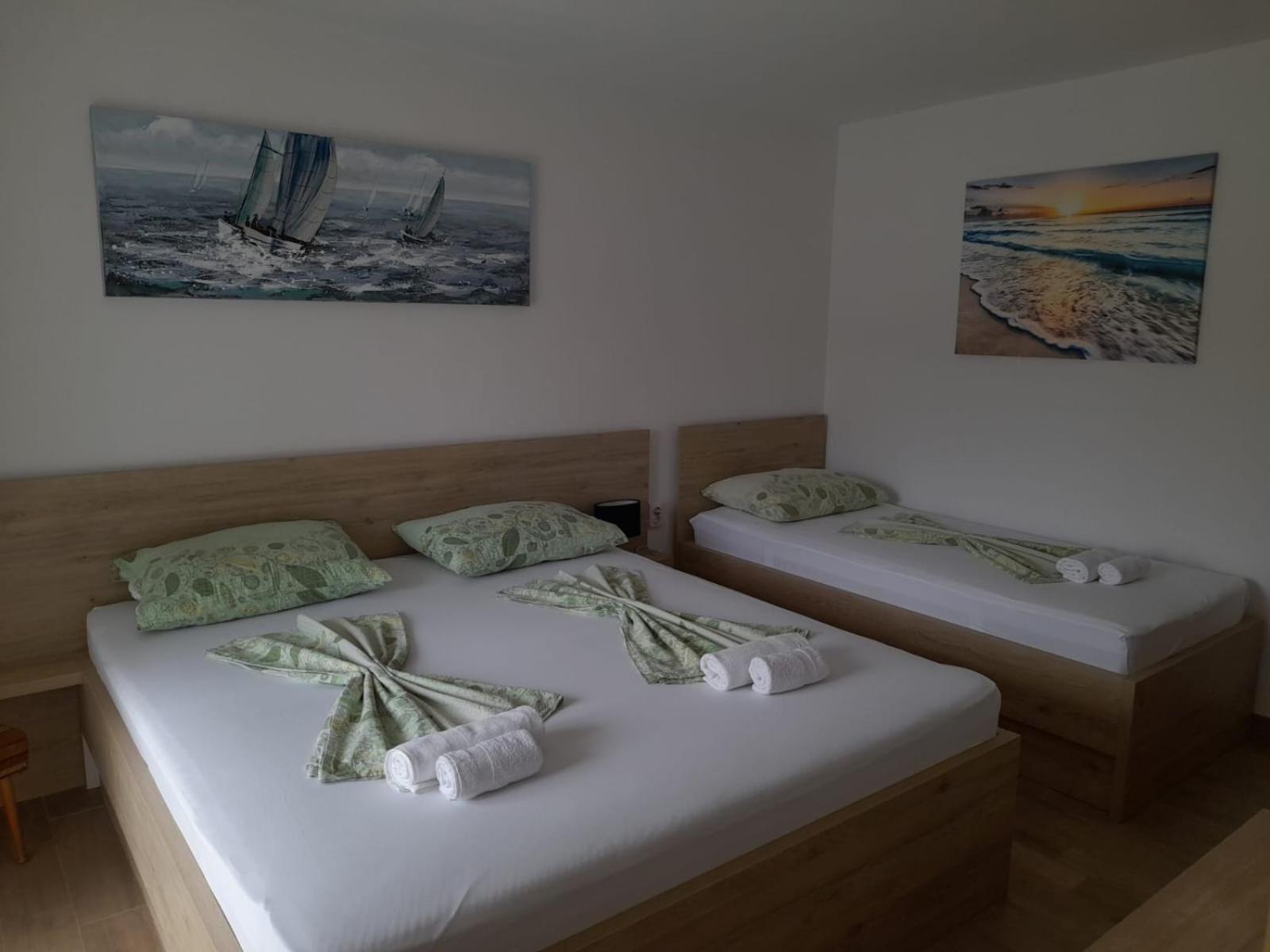 Apartments Boric Лопар Стая снимка