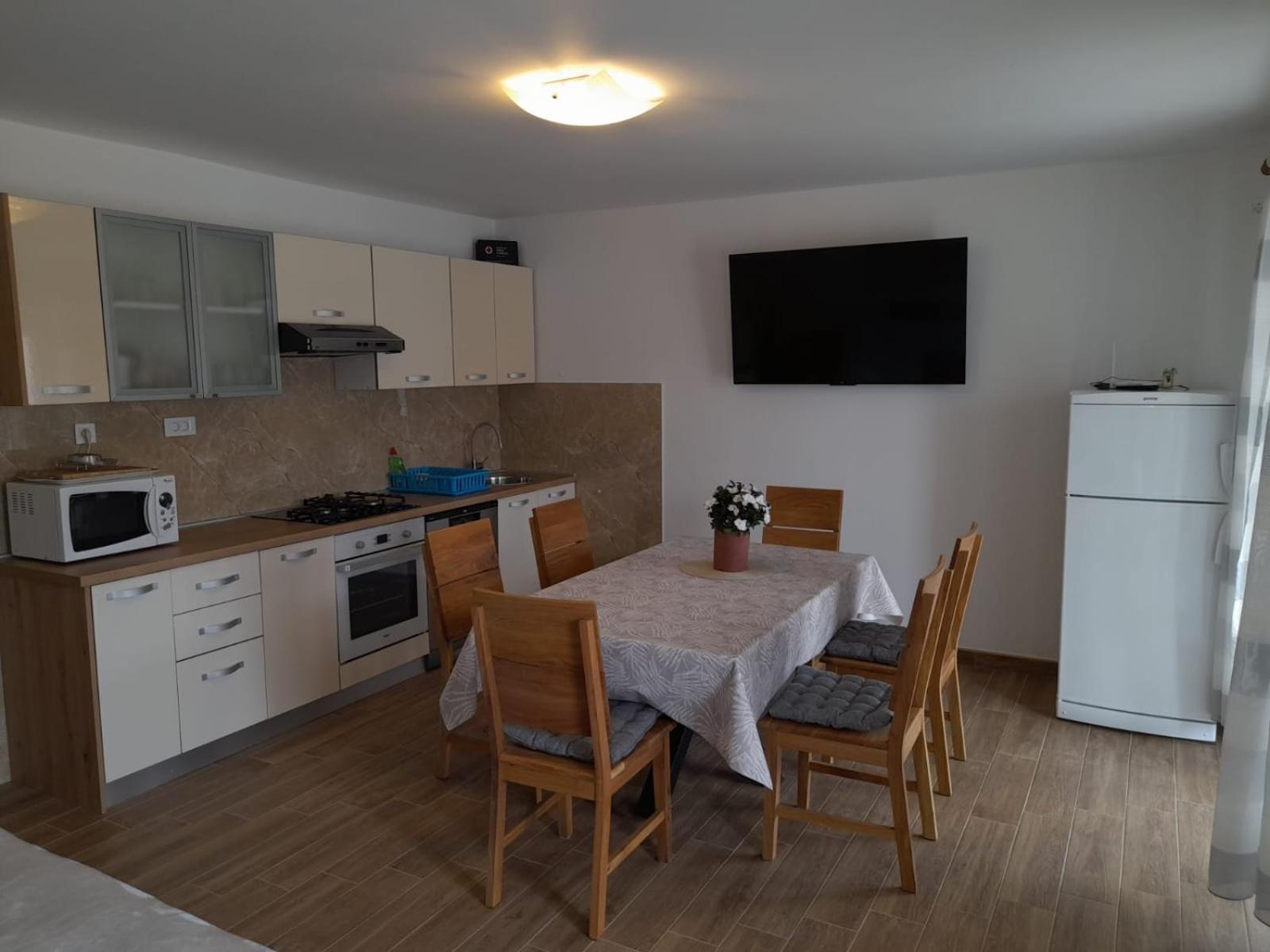 Apartments Boric Лопар Стая снимка